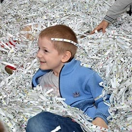 Бумажное шоу с аниматорами