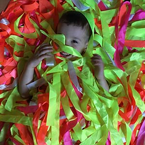 Ленточное шоу с аниматорами